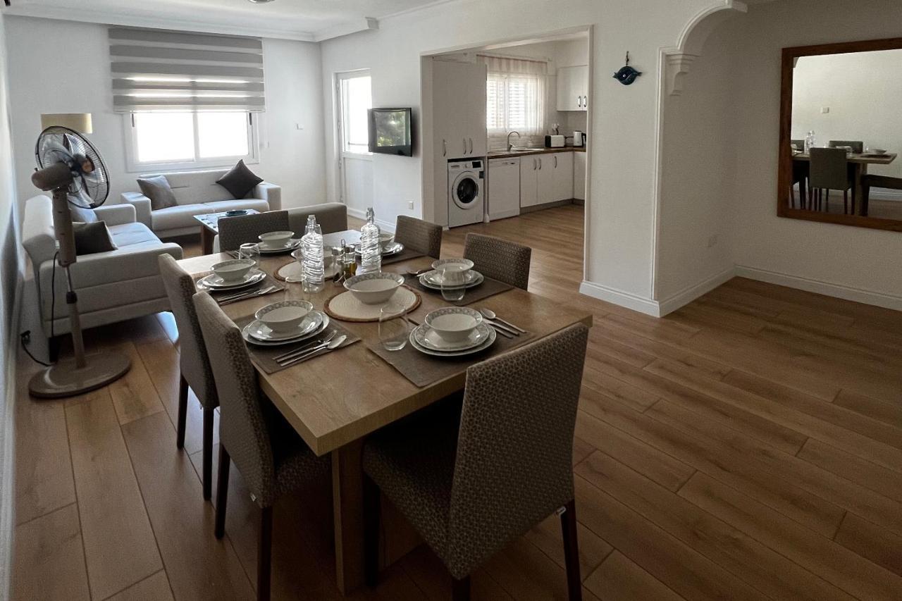 Stylish 3 Bedroom Apartment In Kerínia Kültér fotó