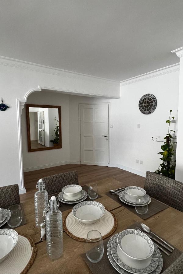 Stylish 3 Bedroom Apartment In Kerínia Kültér fotó