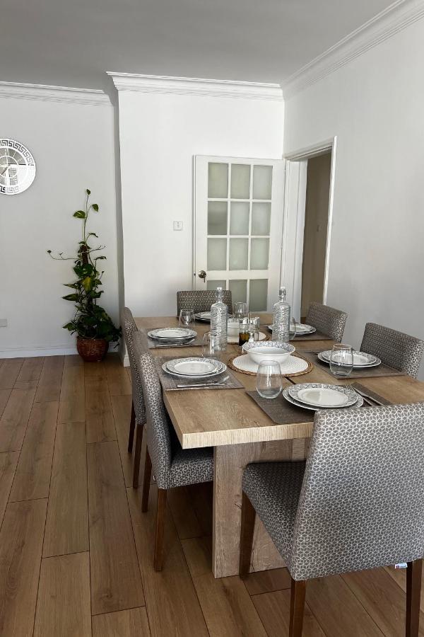 Stylish 3 Bedroom Apartment In Kerínia Kültér fotó