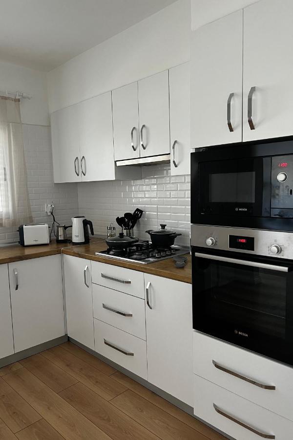 Stylish 3 Bedroom Apartment In Kerínia Kültér fotó