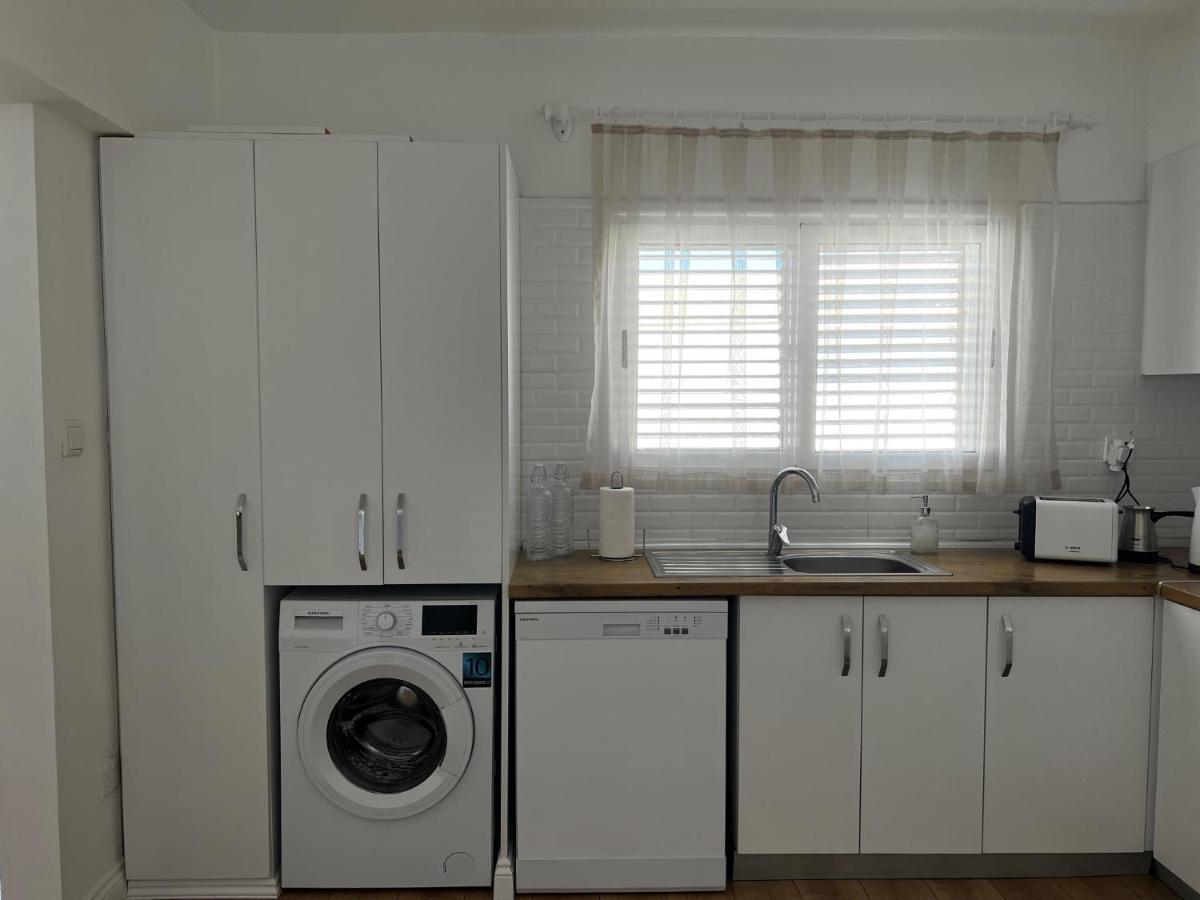 Stylish 3 Bedroom Apartment In Kerínia Kültér fotó